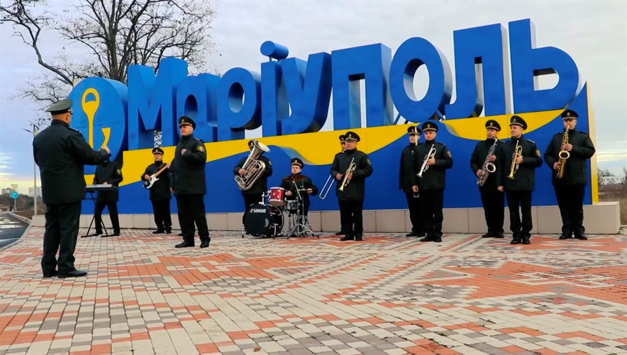 Оркестр, де грав Юрій