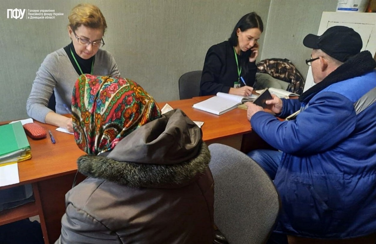 Працівники Пенсійного фонду консультують українців