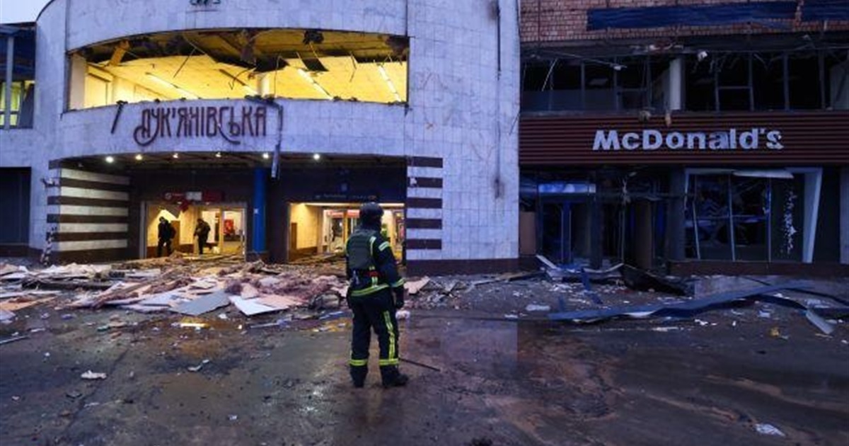 Наслідки балістичної атаки росії: загинули люди, зруйновано метро, будівлі, а переяславці збили БПЛа