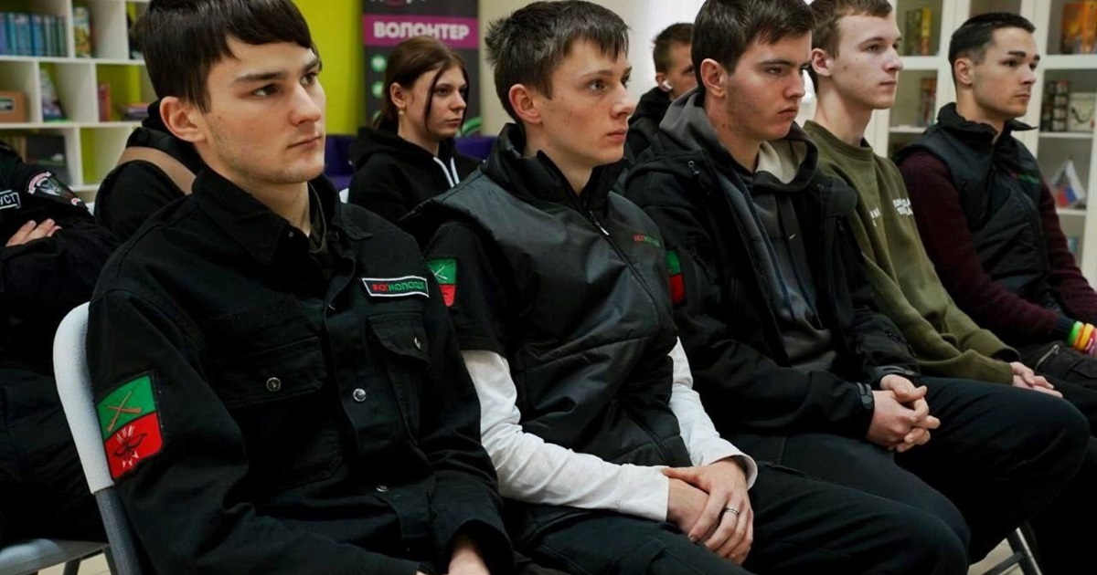 В окупованому Бердянську молодих людей вчать, як розпізнавати проукраїнські налаштованих однолітків