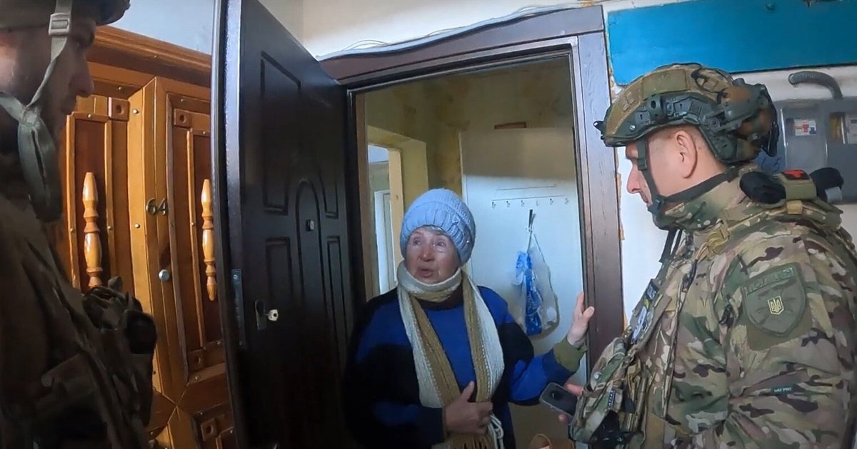 Леонтович би сказав, що Україна — одне ціле. Як з Покровська евакуювали 82-річну музикантку