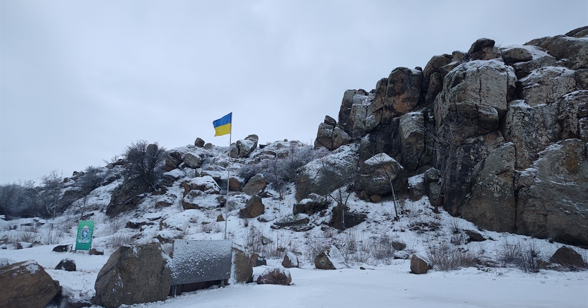 Бузькі скелі нарешті дочекалися снігу: лютий 2025