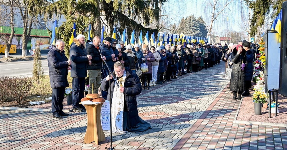 Національний день молитви за Україну: у Кагарлику молилися на Алеї Слави Героїв
