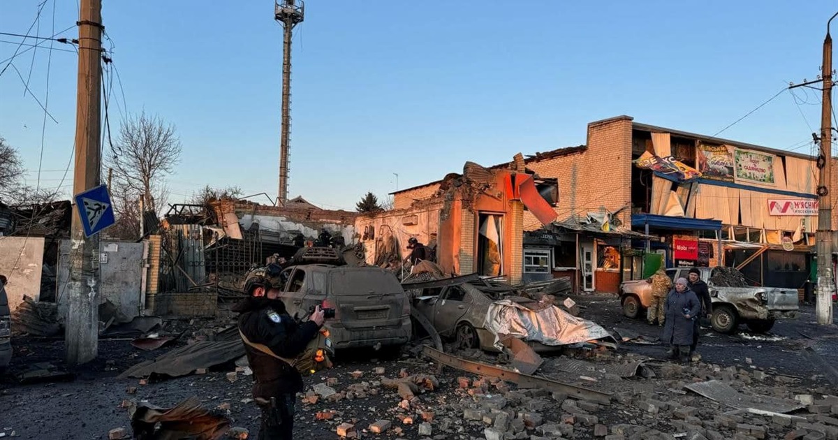 Окупанти б'ють ФАБами по Слов'янську. Як живе місто і що там відновлюють
