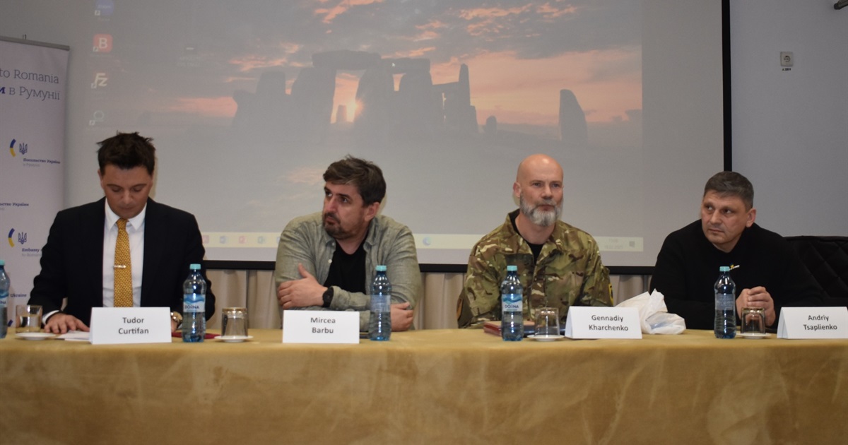 Три роки спротиву України: війна очима очевидців та експертів