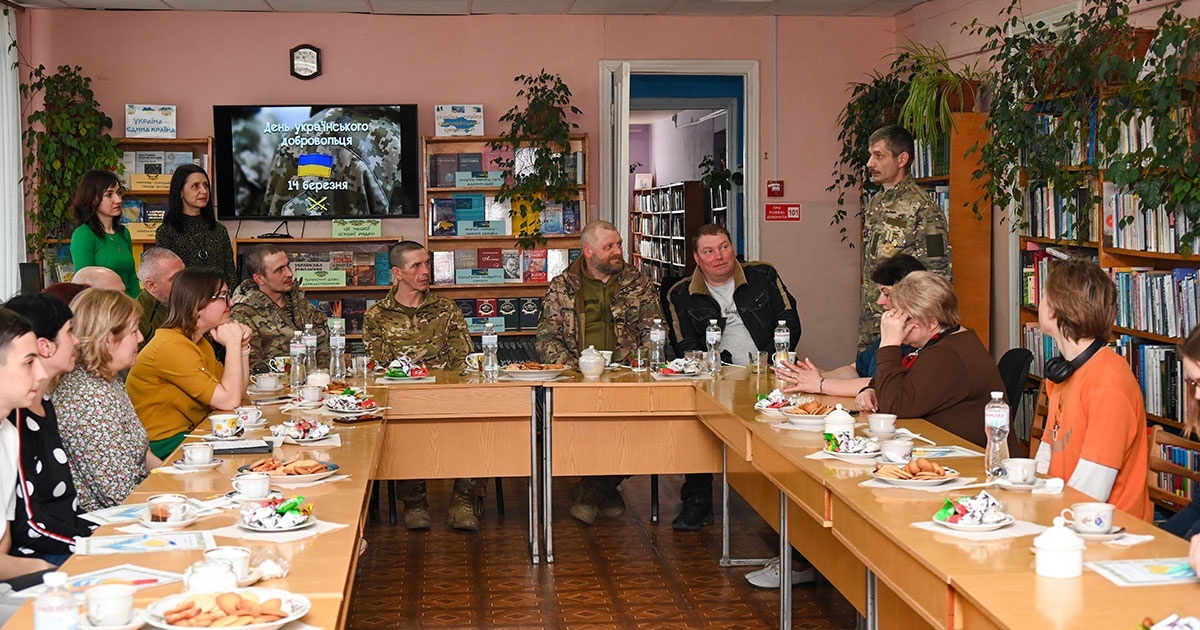 Вони для нас виборюють життя: зустріч із воїнами-добровольцями в Центральній бібліотеці в Кагарлику