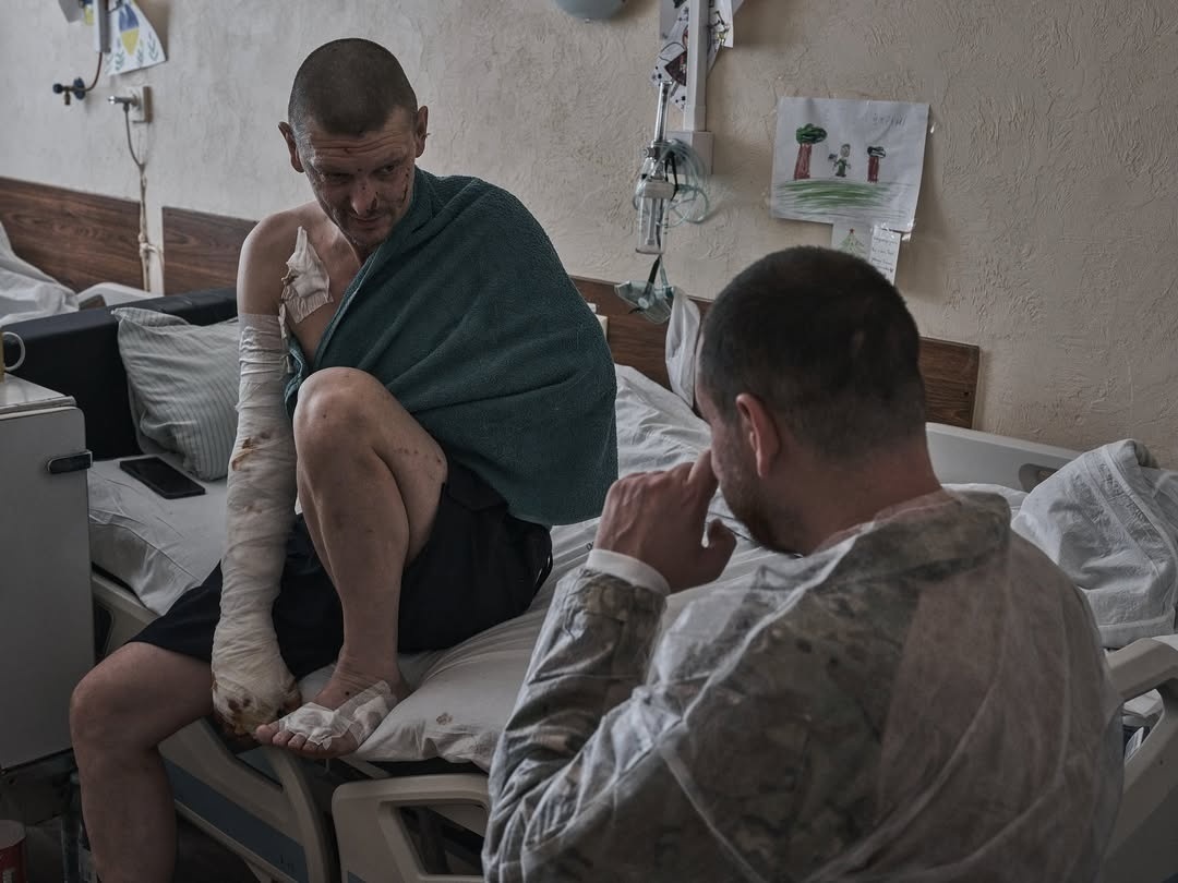 Поранений військовий на лікування