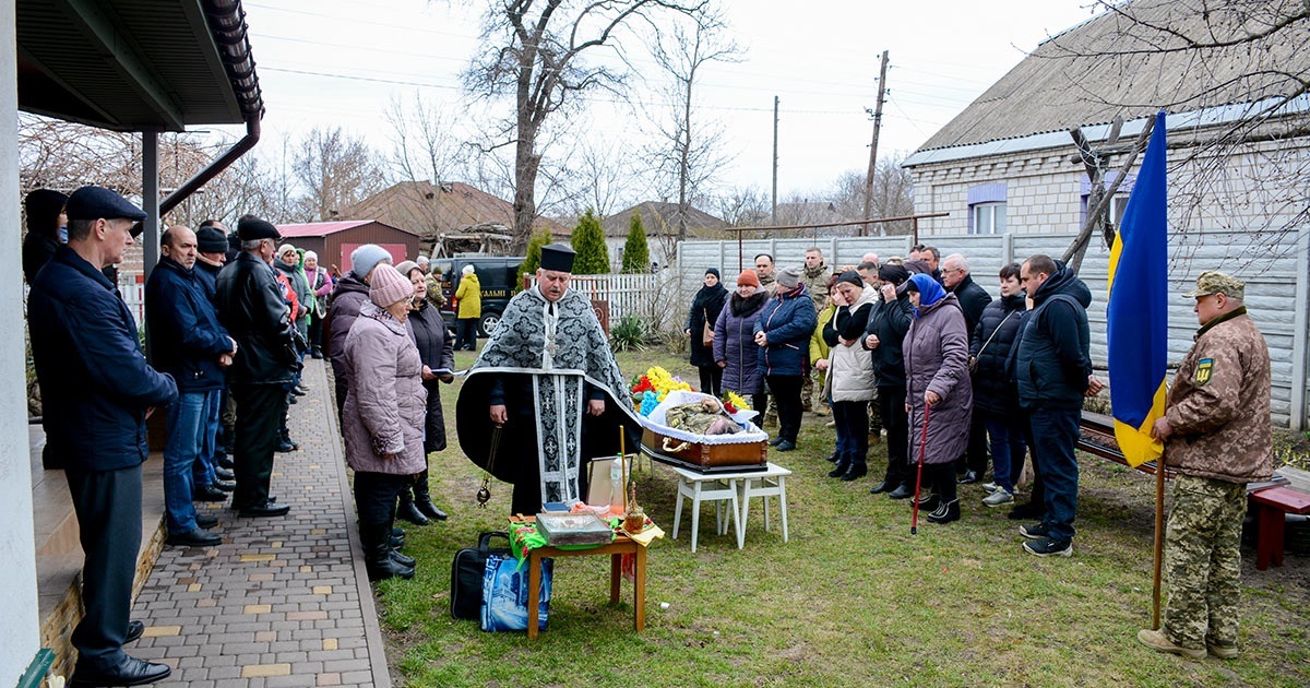 В Зеленому Яру провели в останню дорогу воїна Костянтина Панченка