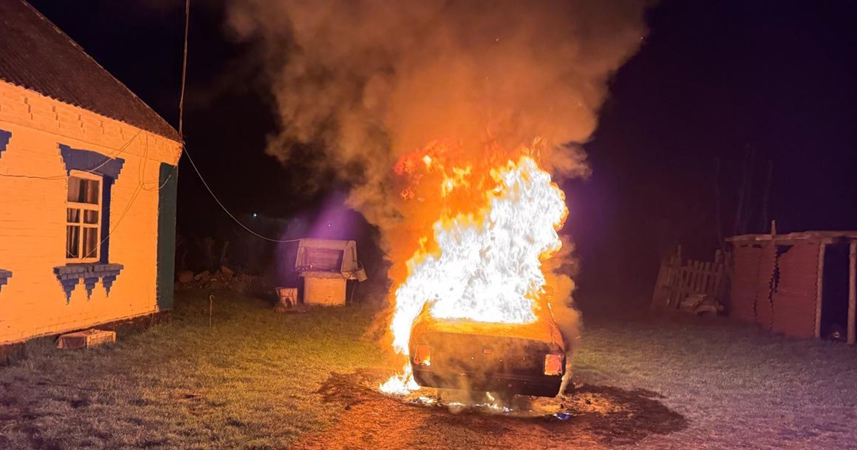 Пожежа посеред ночі: у Шпендівці горіла автівка