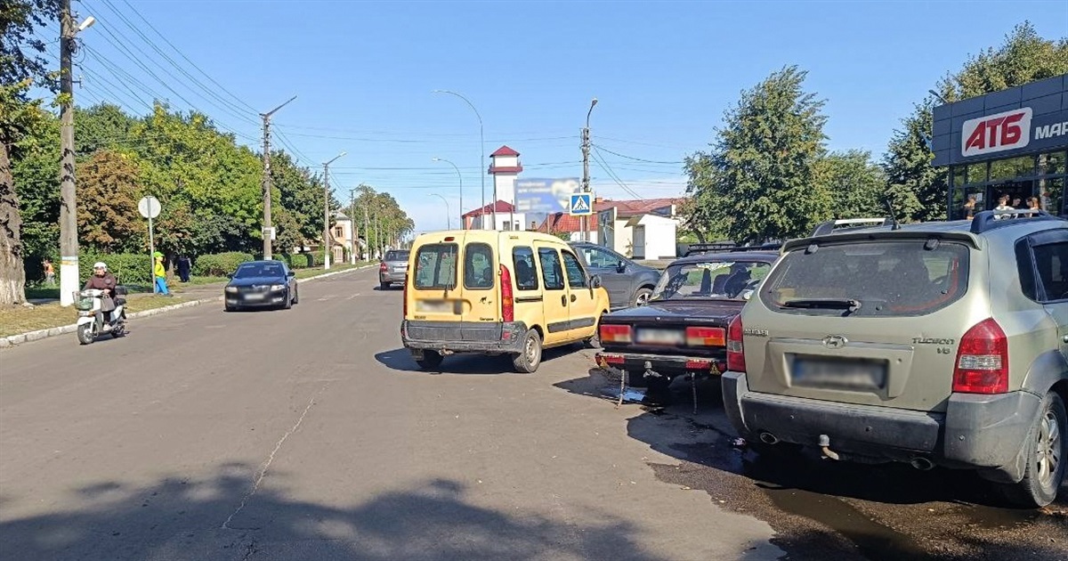 У Переяславі заборонять зупинку і стоянку перед магазином АТБ