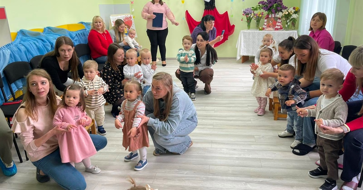 Тепло, емоції та любов: свято до Дня матері відбулося в Центрі раннього розвитку дитини
