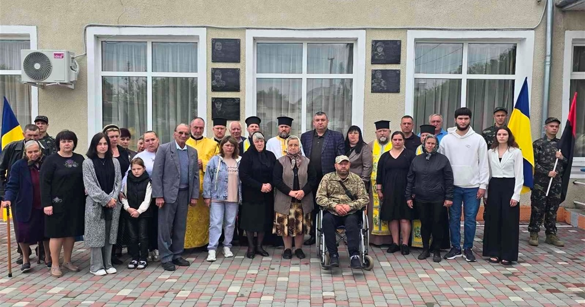 15 меморіальних дошок — на честь Героїв з Брусницької громади