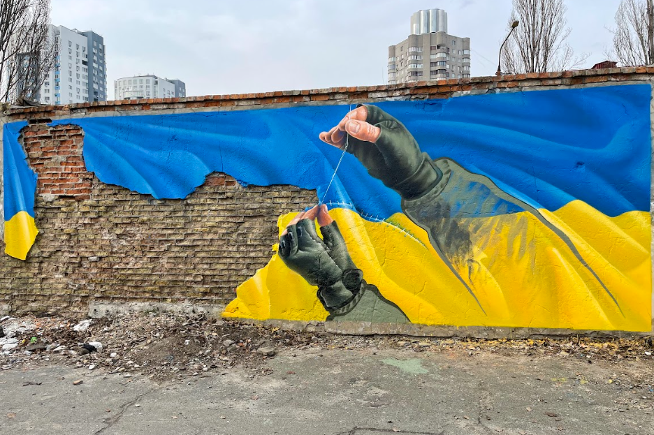 Мурал "Золота нитка" у Києві