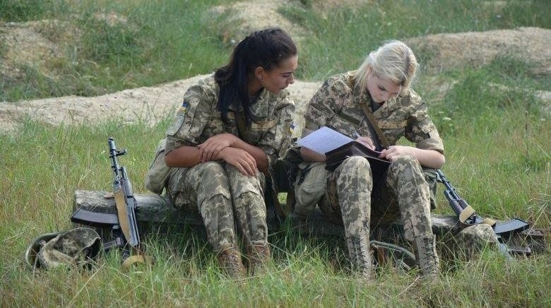 Військовослужбовиці пишуть