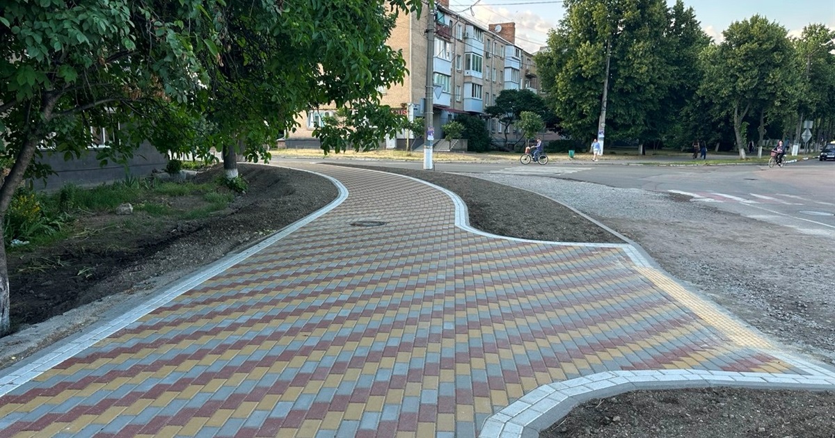 Коло на перехресті «Батура» в Переяславі депутати не погодили, але нові тротуари там будують