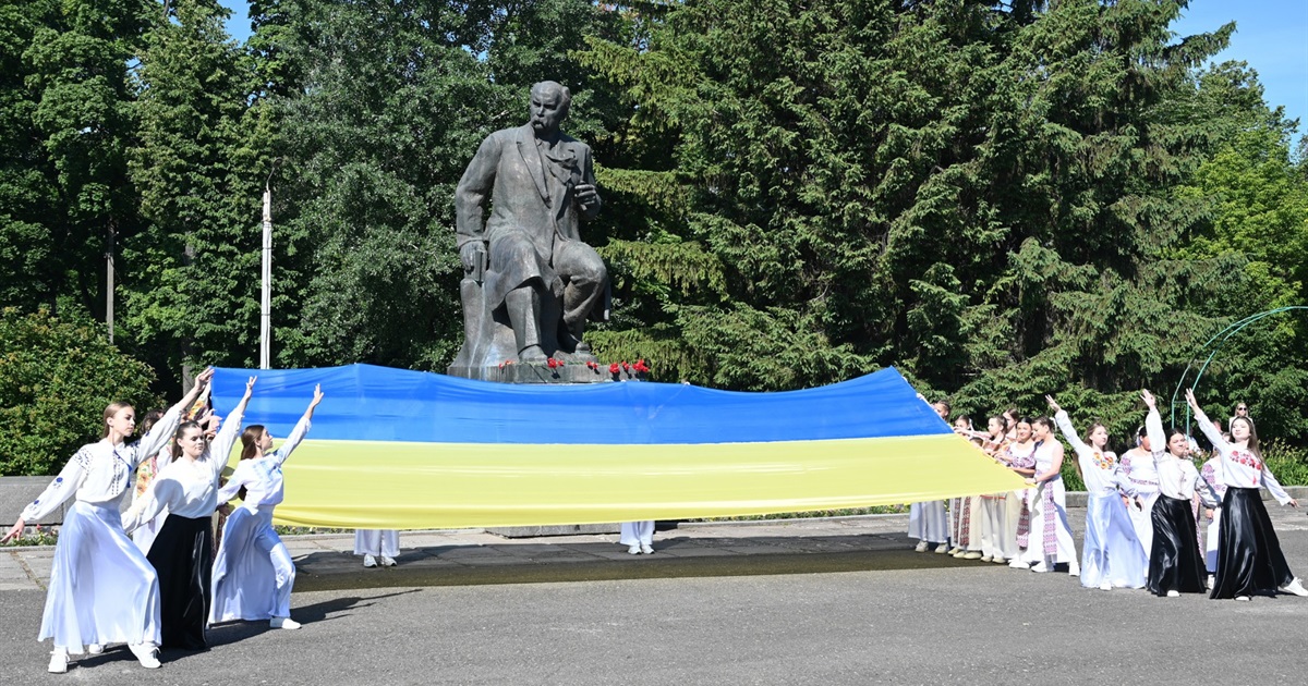 Святковий мітинг до Дня Конституції України