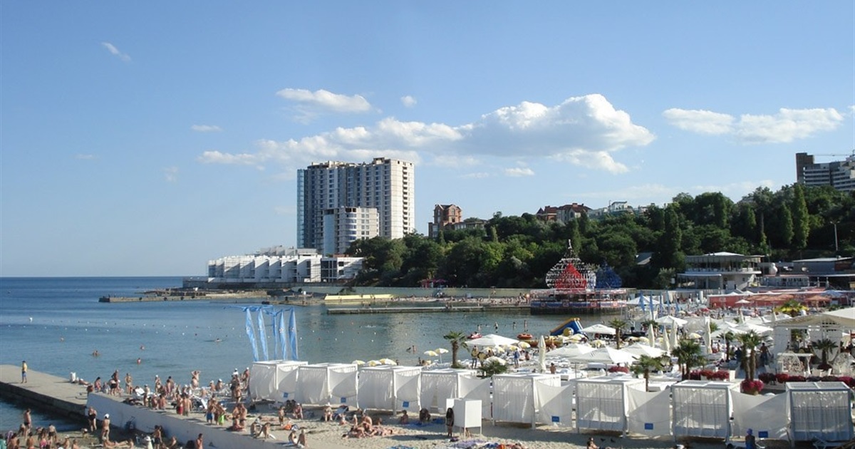 Секретні місця Одеси — водоспад, підземні гроти та рожеві озера