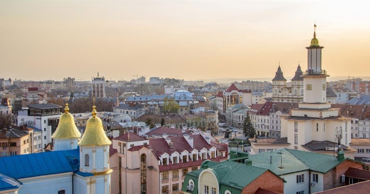 Від діючого вулкана до міського озера — літній гід по пам’яткам Франківщини