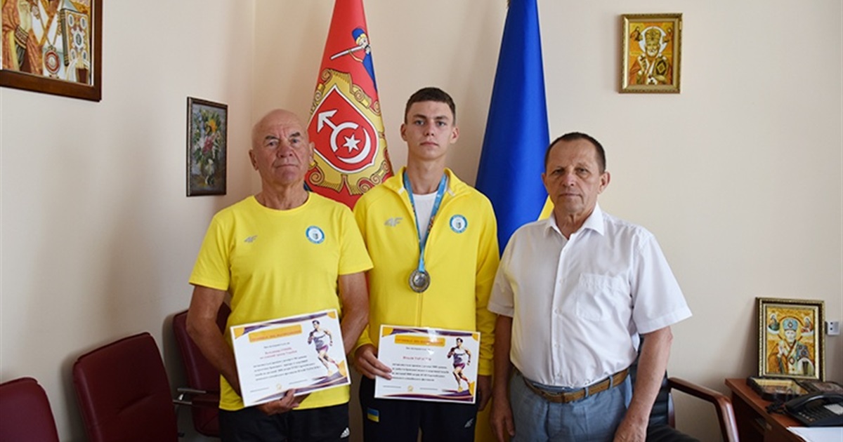 У Старокостянтинові відзначили юного чемпіона та його наставника