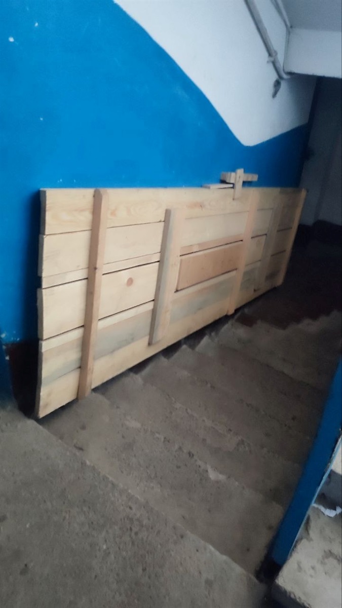 Пандус в одному з під'їздів багатоповерхівки
