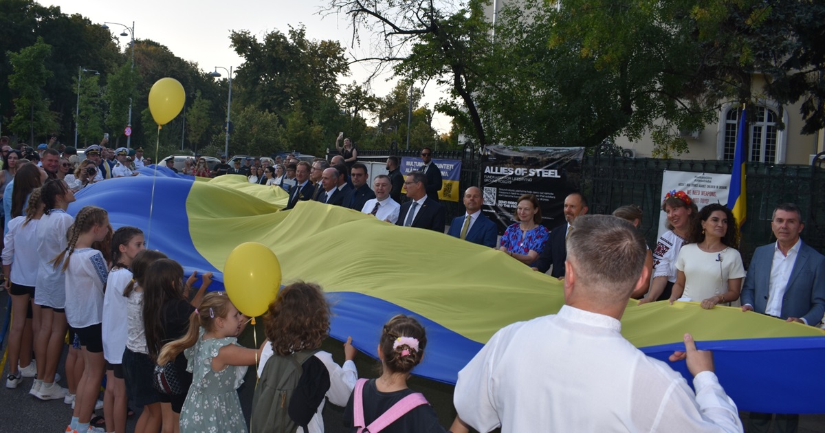 Бухарест у жовто-блакитних барвах: акція єдності до Дня Незалежності України