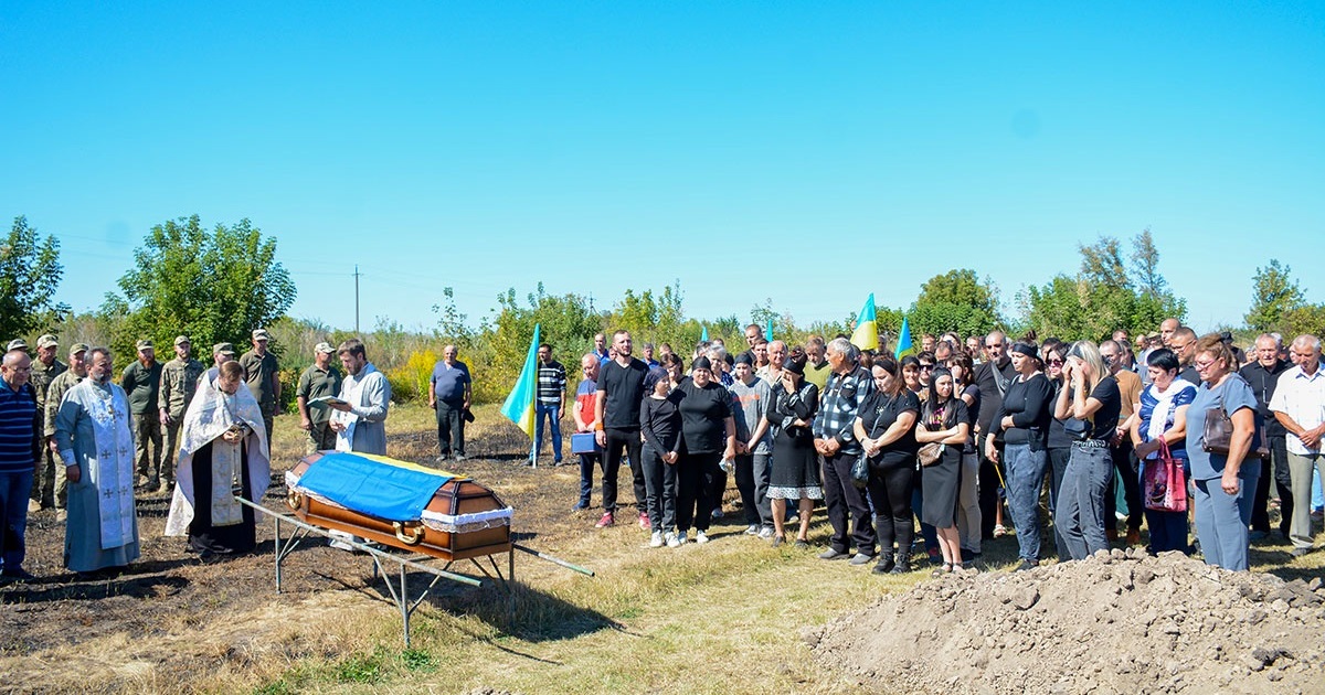 Приєднався до небесного воїнства: у Липовці в останню путь провели воїна Олексія Рогатіна