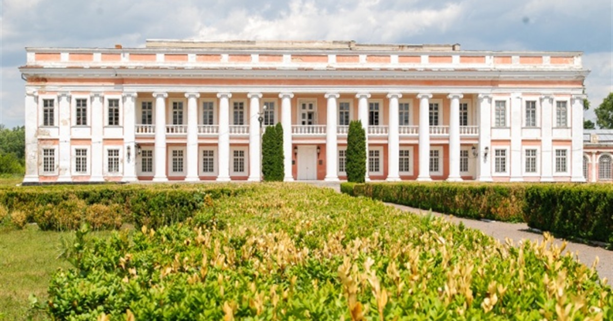 Вінниччина туристична — від блакитних кар'єрів до історичних палаців