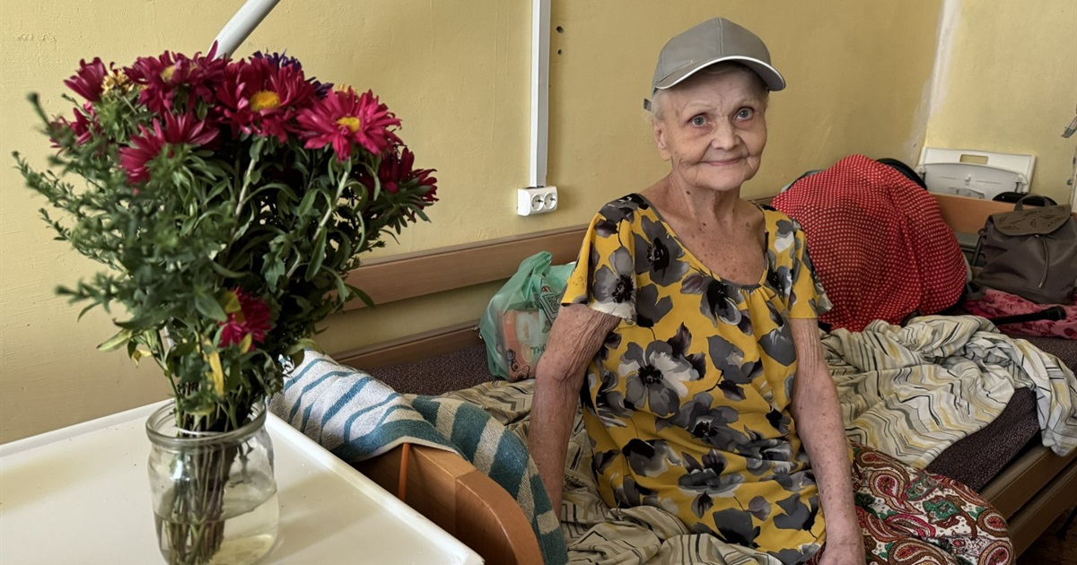 Людмилу Кулакову з Білозерського врятували військові. Їй 78, 17 років жінка грає у комп’ютерні ігри