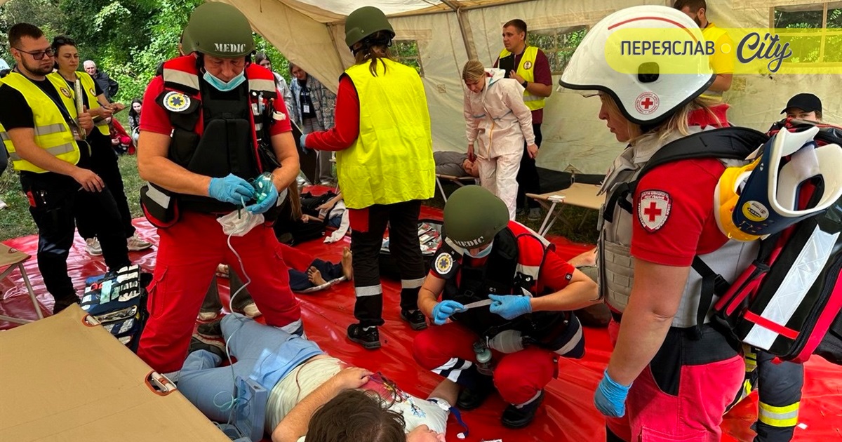 Приліт шахеда, екстрені пологи і реанімація в корчмі: у Переяславі проходять "Медичні ралі Київщини"