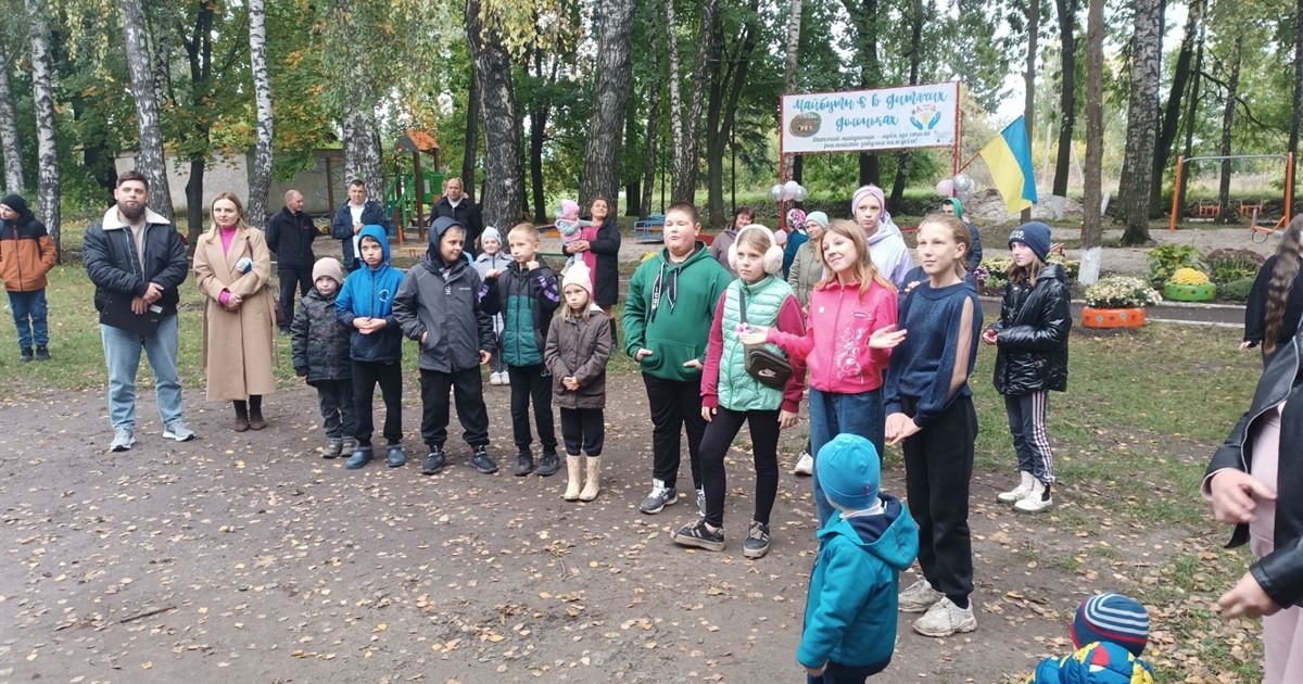 "Майбутнє в дитячих долоньках": у Малому Чернятині відкрили дитячий майданчик