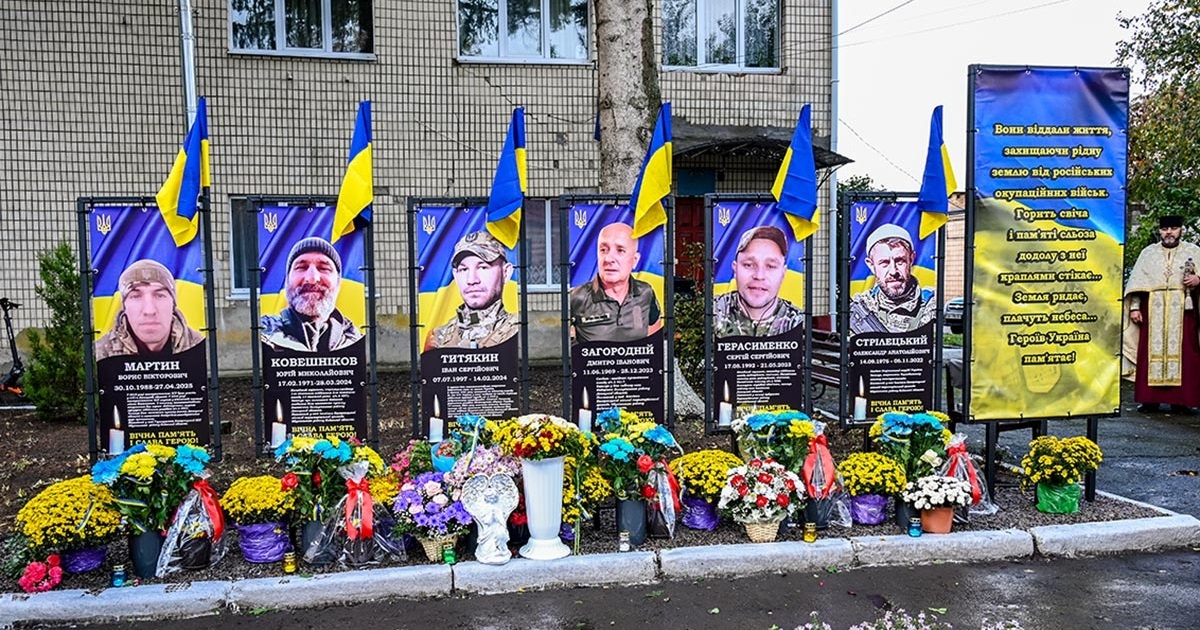В обіймах синьо-жовтих прапорів: в Горохуватці відкрили Алею Слави та Пам'яті полеглим Героям