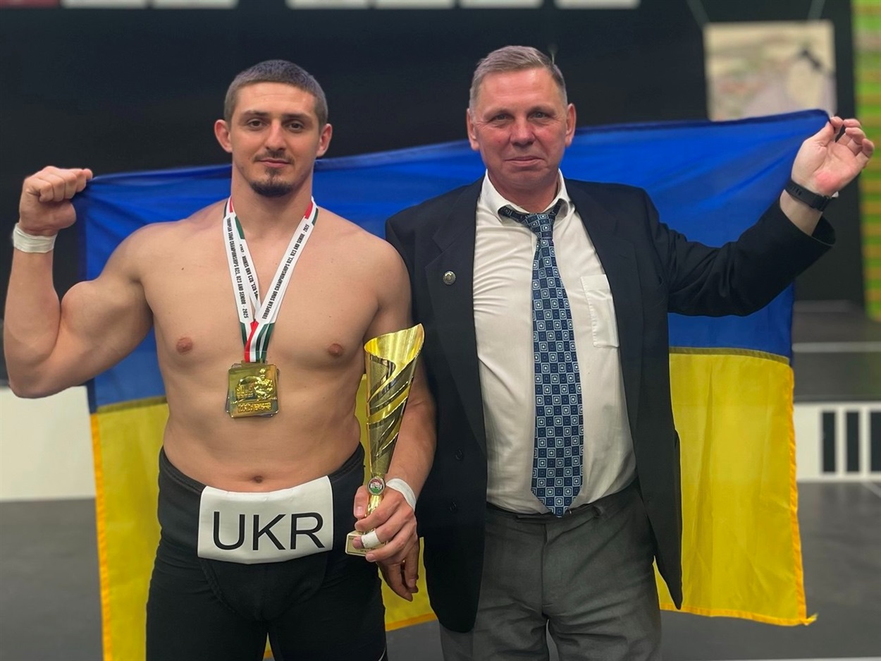 Анатолій Хлюстін з тренером Юрієм Тімашковим.