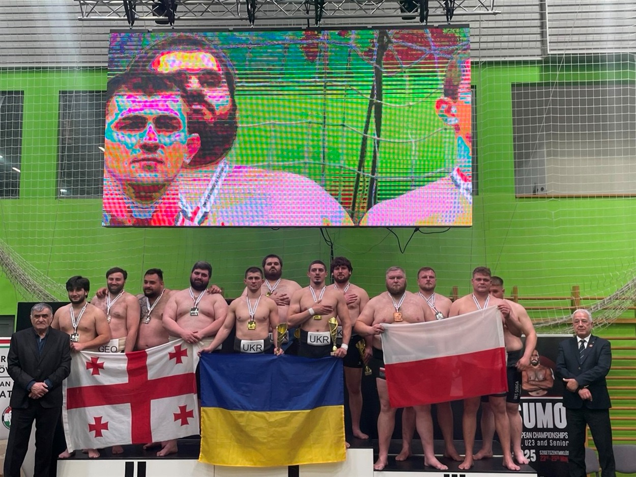 Чемпіонат Європи. Анатолій співає гімн.