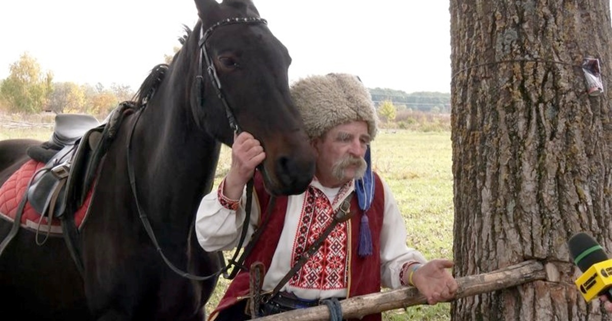 Коні, що лікують душу: старокостянтинівець Федір Лавров допомагає військовим через іпотерапію