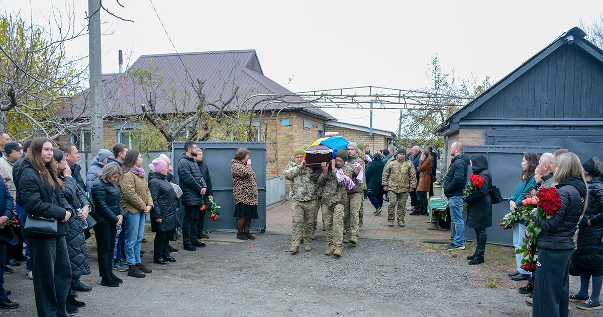 Він був сповнений світла й радості: у Кагарлику попрощалися із воїном Сергієм Радомом