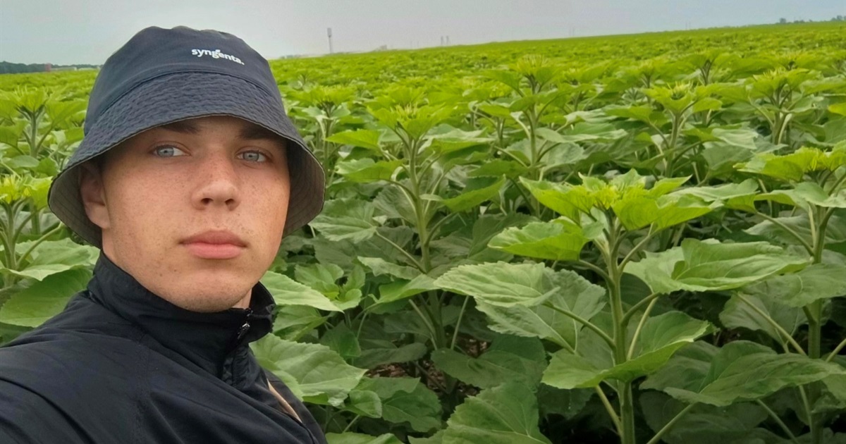 Студент Іван Гончаров прийшов у МХП на практику, а за рік отримав підвищення і став лінійним агроном