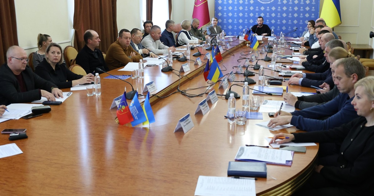 Засідання Конгресу влад Хмельниччини: обговорили реєстр збитків, ЗСУ та реформу інтернатів