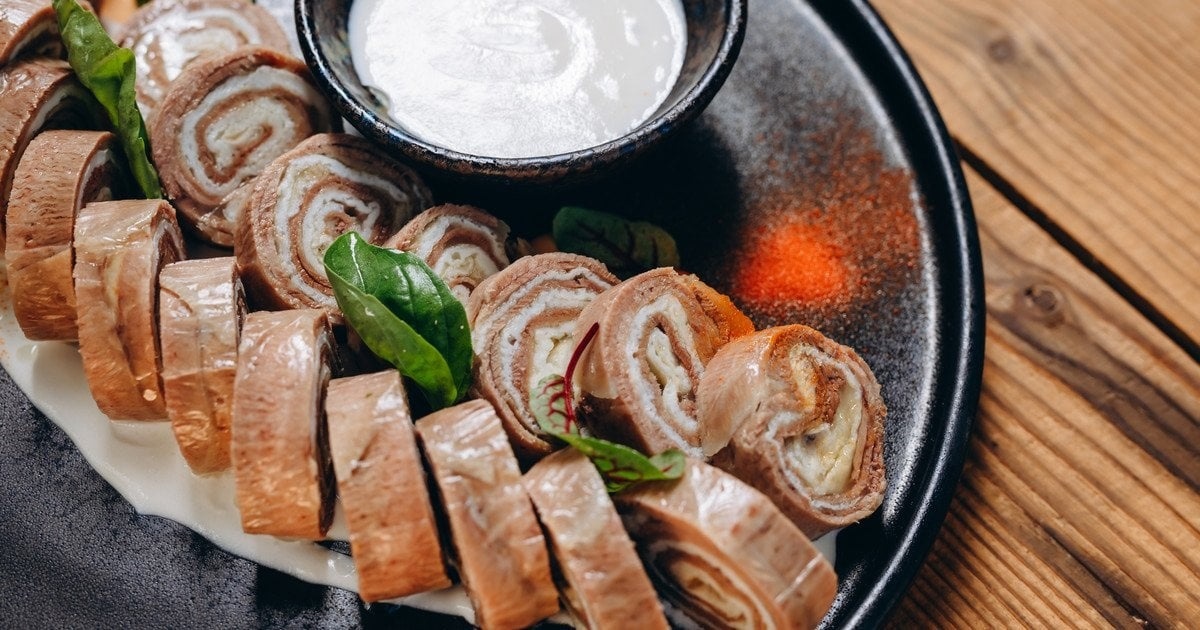 Класичний та закарптаський: рецепти ніжного та смачного печінкового рулету в духовці