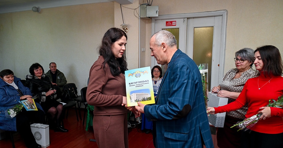 Подяки громади й музичні подарунки: як у Кагарлику вітали аграріїв та радіотелевізійників