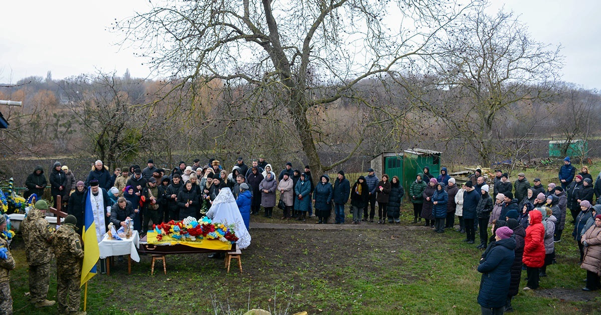 Воював мужньо і самовіддано - у Халчі провели в останню дорогу воїна Захара Романюка
