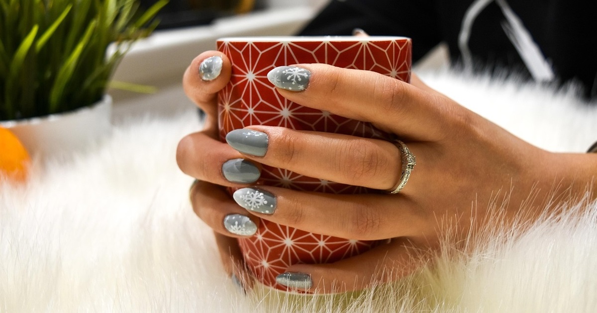 Фінал року за місяцем: плануємо стрижки, манікюр, операції, покупки та нові ідеї у грудні 2025