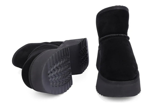 https://www.miraton.ua/ua/catalog/zhenskie-uggi-nedorogo/