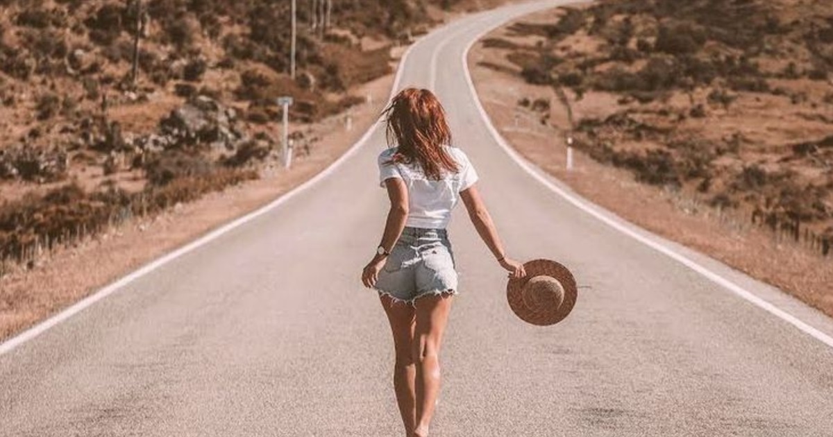 Чому туристи все частіше їдуть у соло-подорожі — дослідження. Та які країни обирають