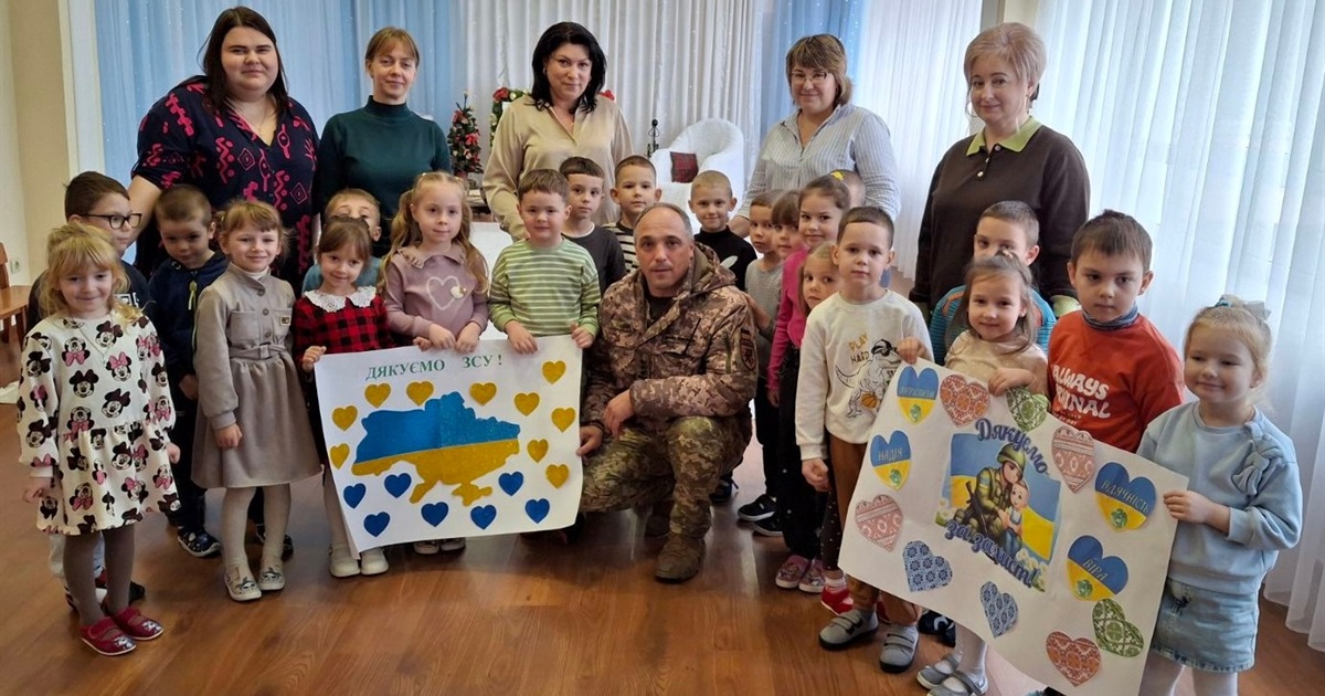 Грудень диво-справ: як діти Старокостянтинівської громади об'єдналися заради підтримки ЗСУ