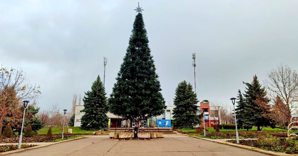 Південноукраїнськ готується до зимових свят: коли відкриють головну ялинку