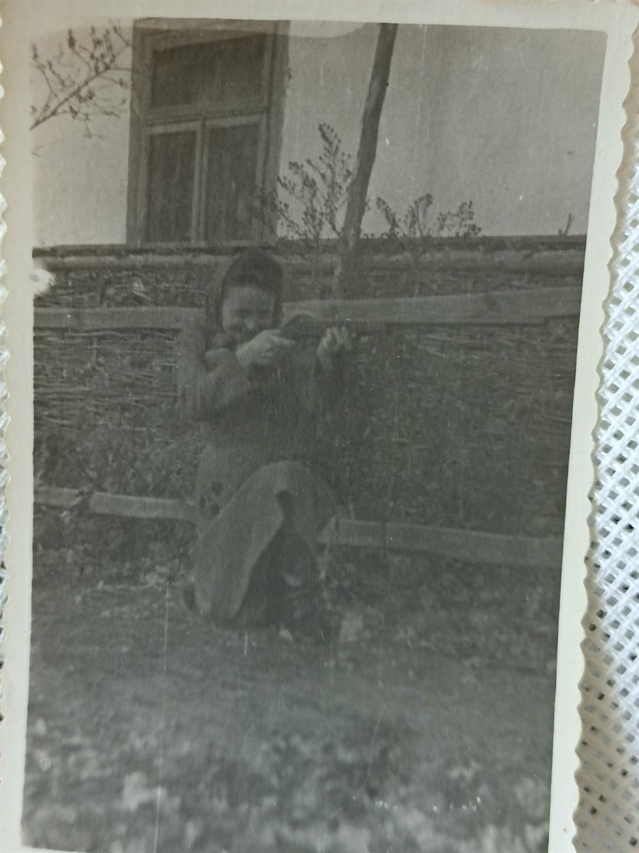 жінка зі зброєю