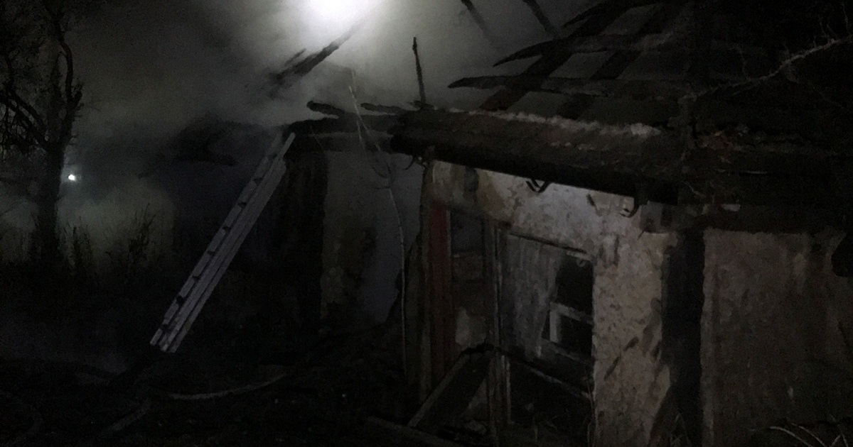 Пожежа посеред ночі в Ліщинці пошкодила хату