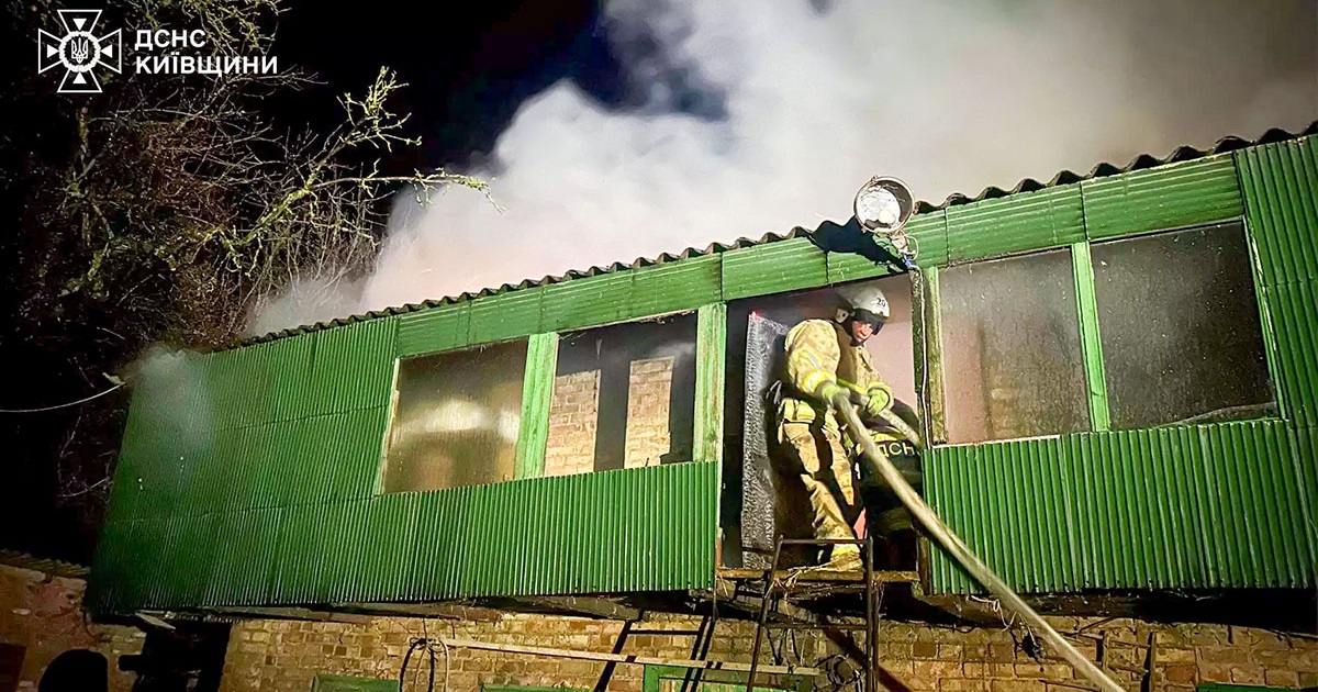 Пожежа у Гребенях на Ржищівщині - вогонь гасили два підрозділи рятувальників