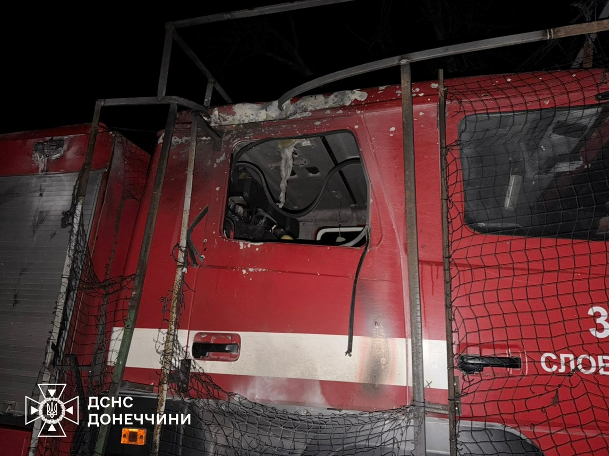 Пошкоджений пожежний автомобіль від удару FPV-дрона, Дружківка