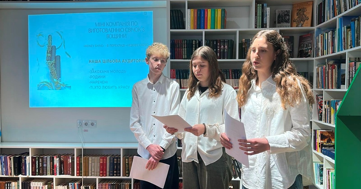 «Медове сяйво» зі Старокостянтинова: як учні ліцею перетворили вощину на світло та бізнес-ідею